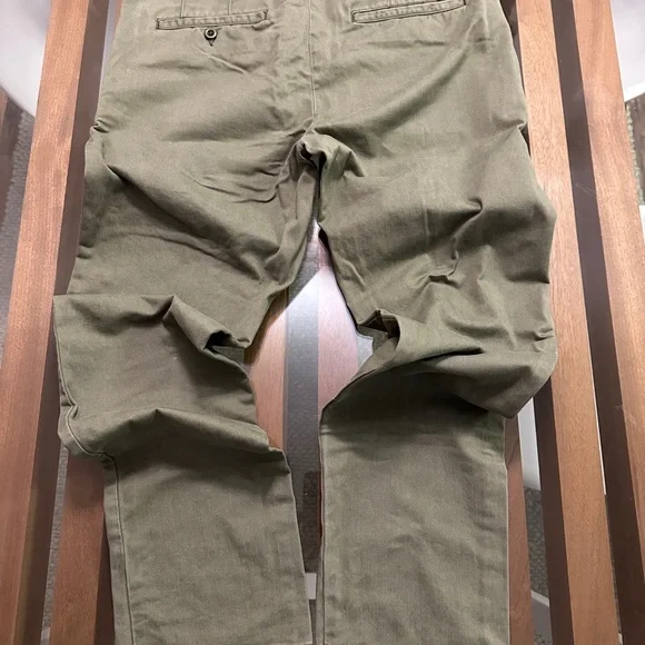 Buck Mason Officer Pant in sage green Slub Twill - Picture 2 of 8